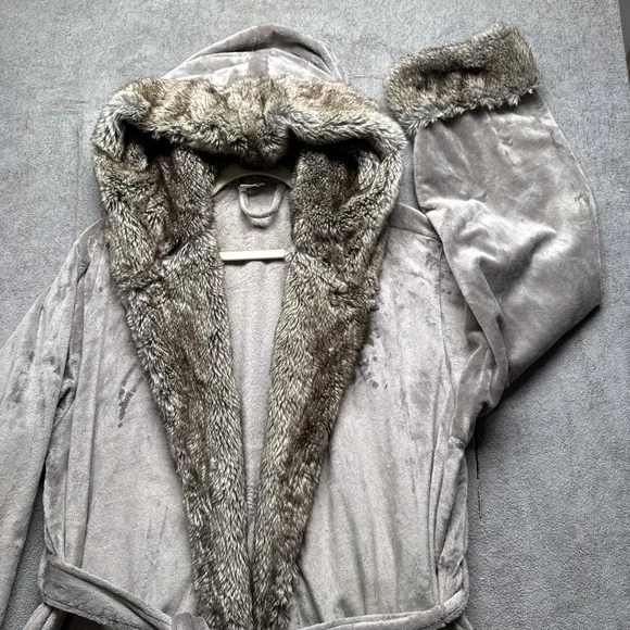 Pottery Barn Women's Hooded Plush Robe Large‎ Gray Faux Fur Trim Belted Cozy